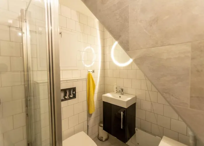 בית נופש Dinbnb Homes I Cozy Cellar In Historical Cobblestone Street